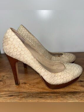 Calvin Klein Women’s Ivory Textured Platform Pumps with Wood Heel 7.5M